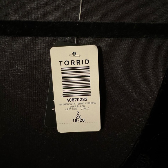 Torrid Goth Velvet burnout scull Dress size 2 NWT. - Picture 3 of 3